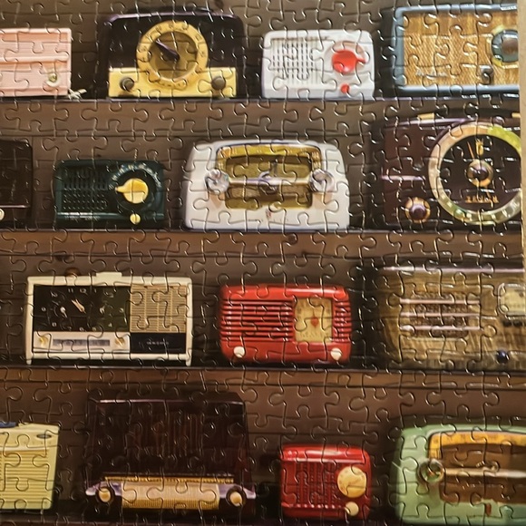 🧩 1000 piece Galison “Chihuly Vintage Radios”. Great quality. Poster. Complete. - Picture 8 of 16